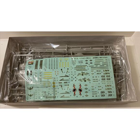 NEW Hasegawa Grumman F-14A Tomcat 1/72 Scale Model Kit Navy Fighter Top Gun 1987 - Picture 7 of 12